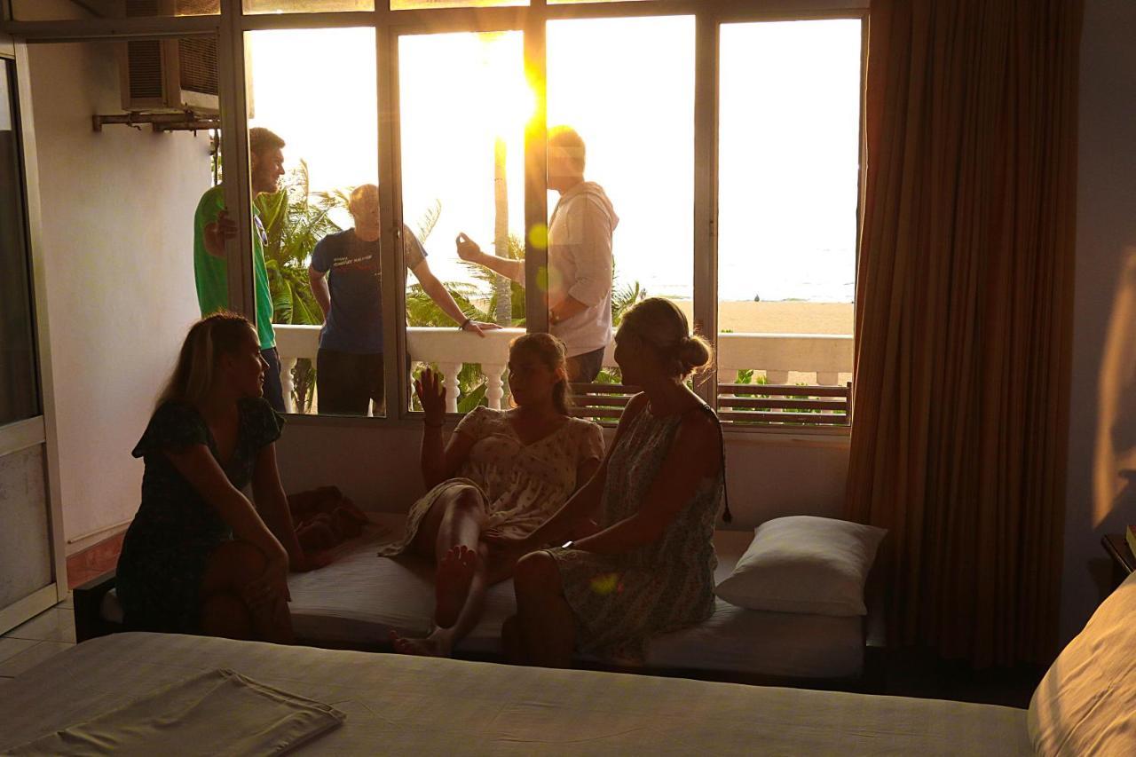 トパーズ　ビーチ　ホテル ネゴンボ エクステリア 写真